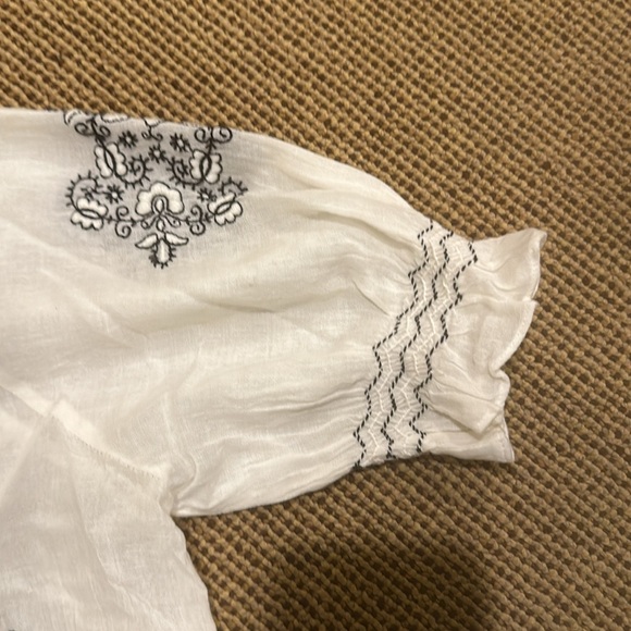 The great. Soooo pretty. Very cute on like new. White with black detail - Picture 4 of 5